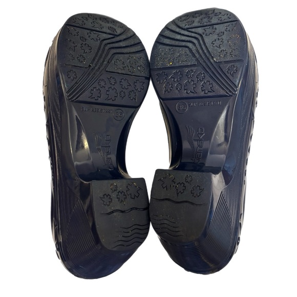 Danek pixie blue floral embossed slip resistant & waterproof clogs - Picture 6 of 7